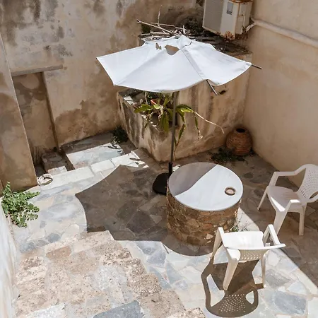 Casa Tradizionale 모넴바시아